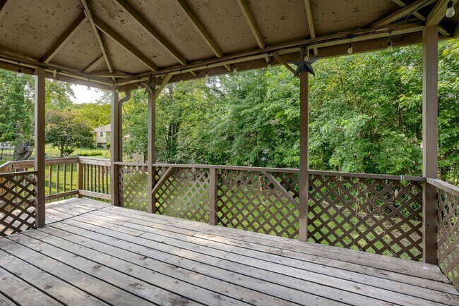 Building Photo - Spacious Split Entry with 2-Car Garage & Finished Basement!!