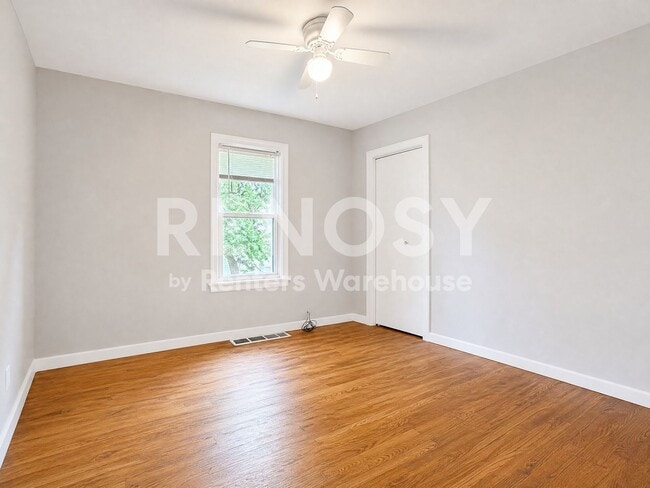 Building Photo - 4BD/2BA in Newport Available Now!