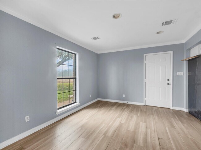 Building Photo - 10445 FM442