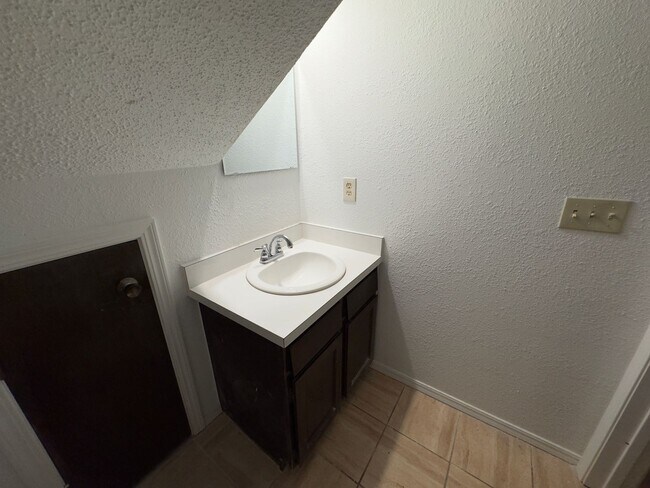 Building Photo - $500 OFF MOVE IN SPECIAL | Cozy Townhome in Quail Creek 2/2.5/2 Car Garage