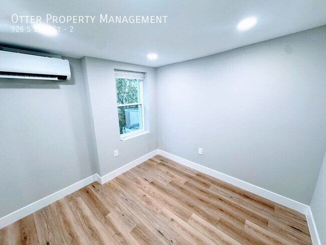 Building Photo - 926 S 15th St