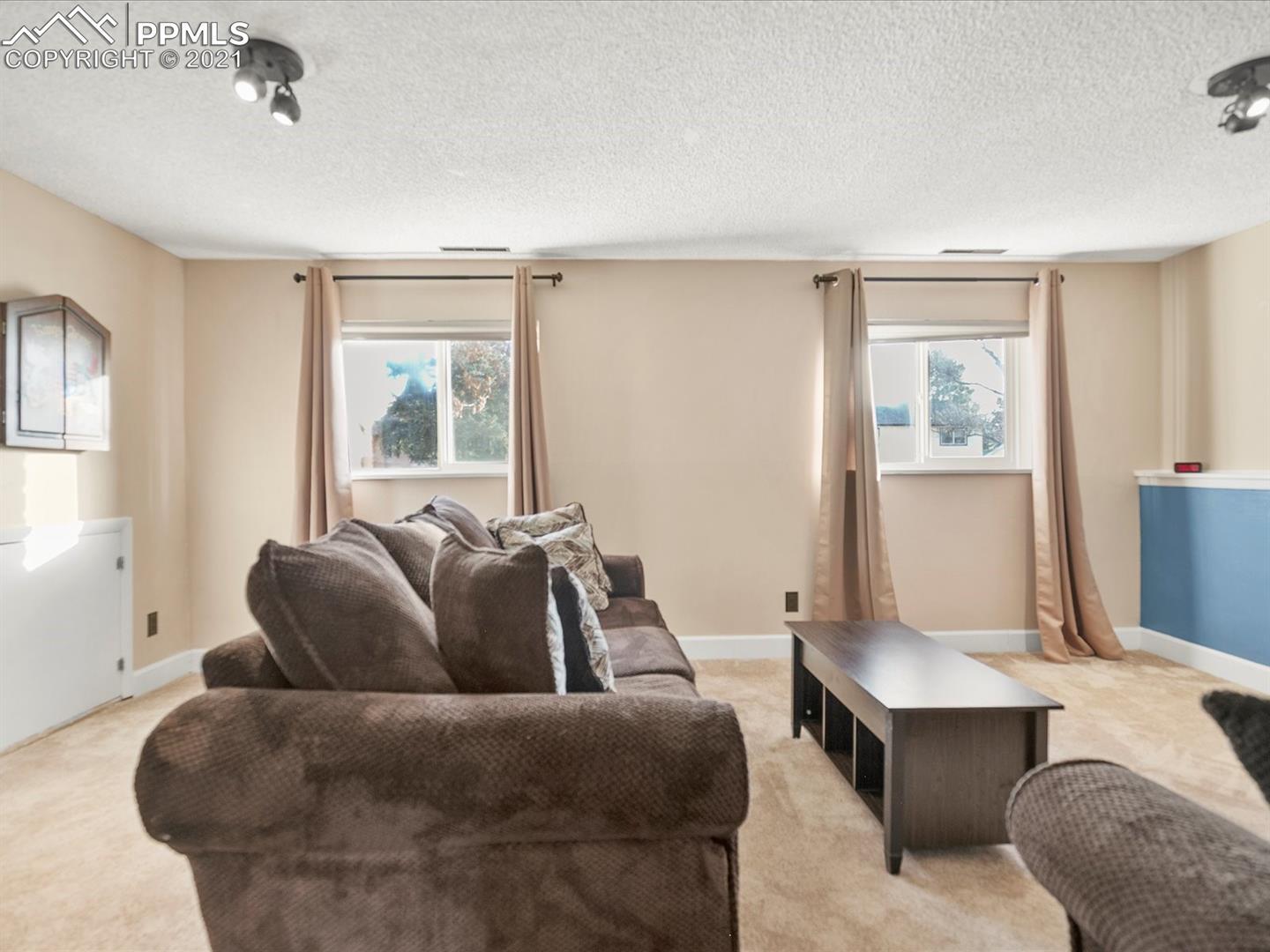 $1,000 Room & Living Area For Rent - 4780 S Splendid Cir