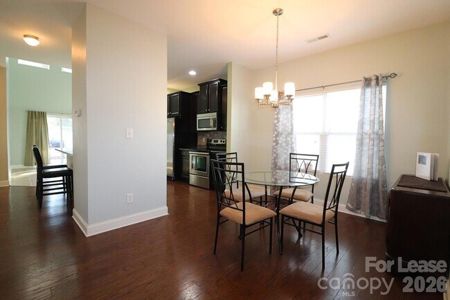 Building Photo - 2090 Shady Pond Dr