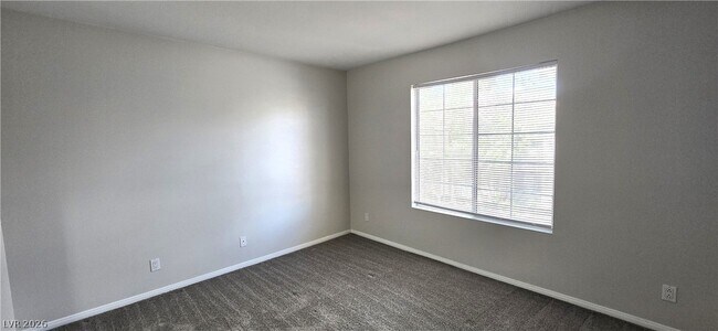 Building Photo - 2121 Sealion Dr