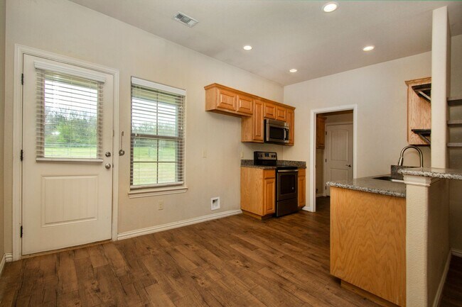 Building Photo - House for Lease in Denison