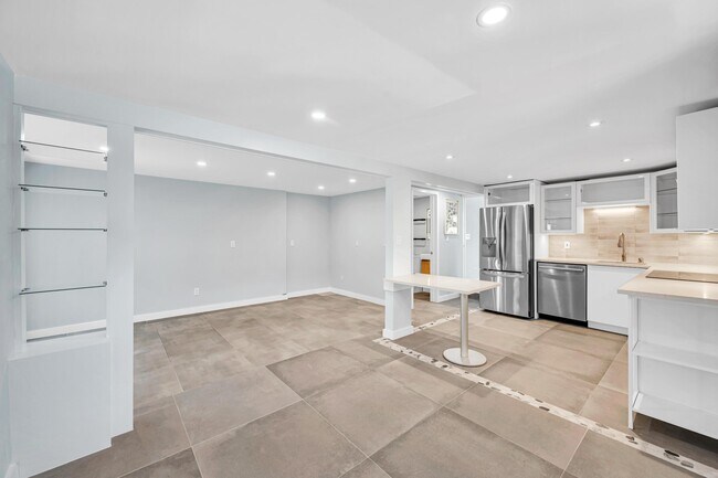 Building Photo - 828 NE 17th Way