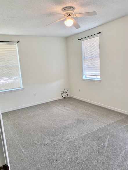 Building Photo - 2806 Tara Ln