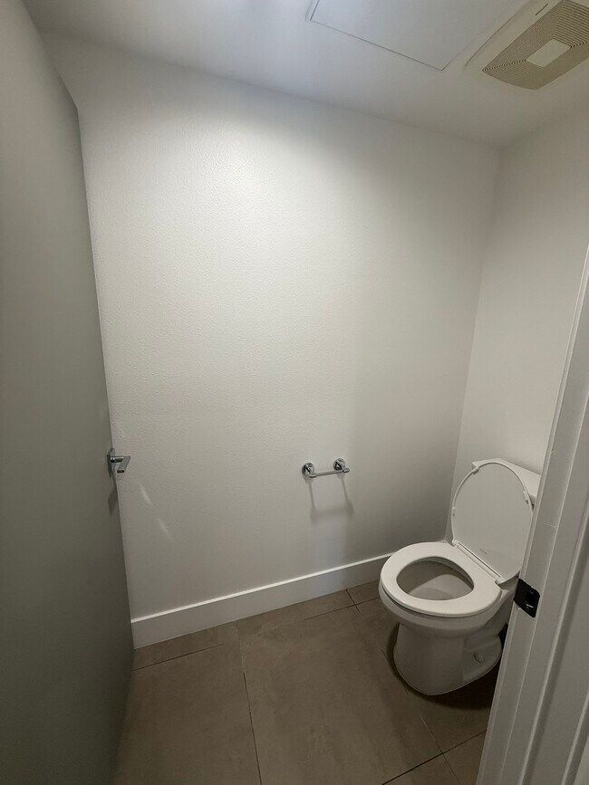 Building Photo - 239 S Marengo Ave