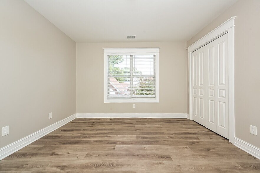 Building Photo - 120 Memory Ln