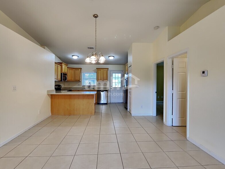 Building Photo - 3090 SW Boxwood Cir