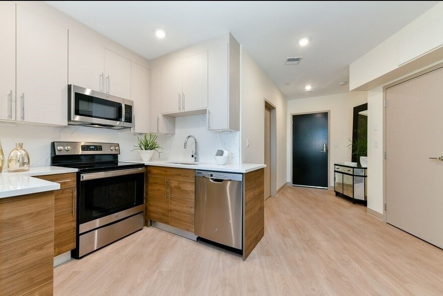 Building Photo - 400 Dorchester St