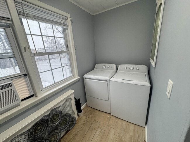 Building Photo - 460 Ave E