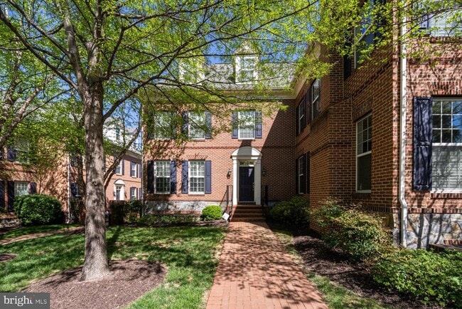 Primary Photo - 3911 Chain Bridge Rd