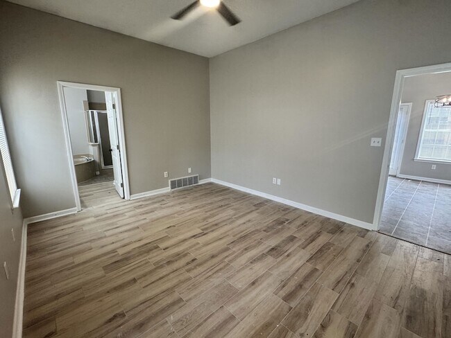 Building Photo - 1237 Travers Ln