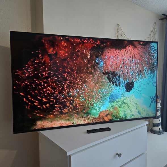 50" UHD TV - 5445 Collins Ave