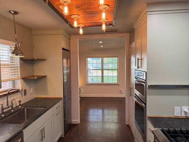 Building Photo - 10140 Creekmere Cir