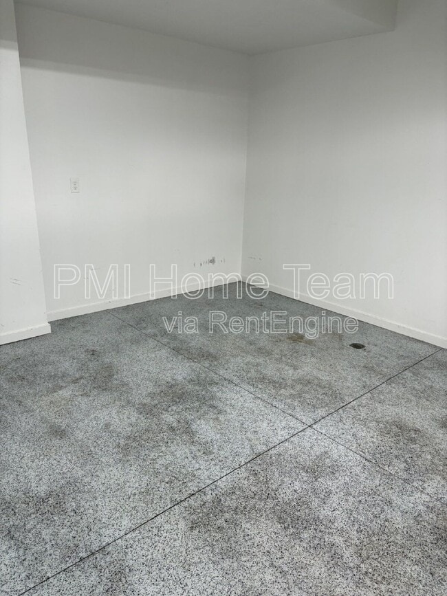 Building Photo - 618 W Cozy Ln