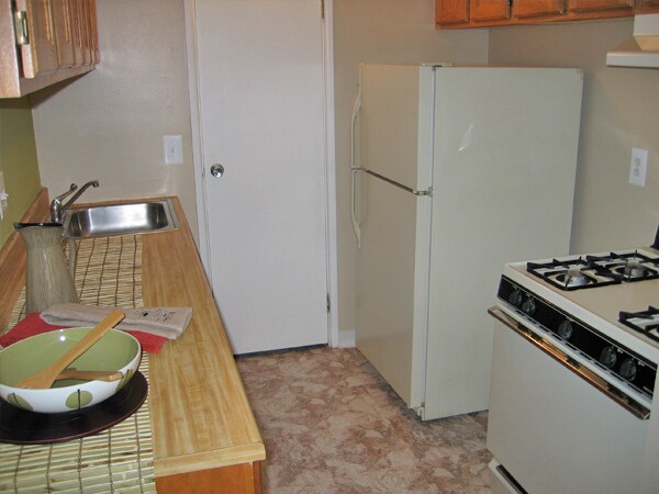 Building Photo - 110 Pallister