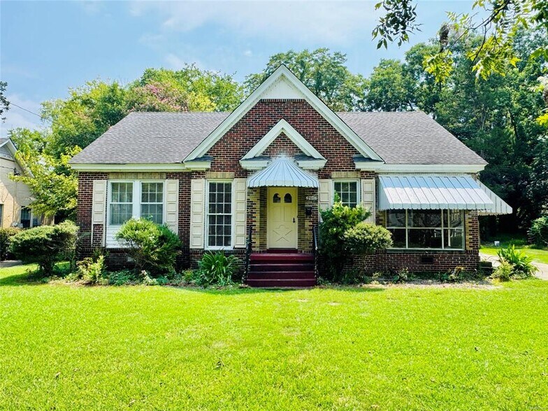 Building Photo - 3417 Wellington Rd