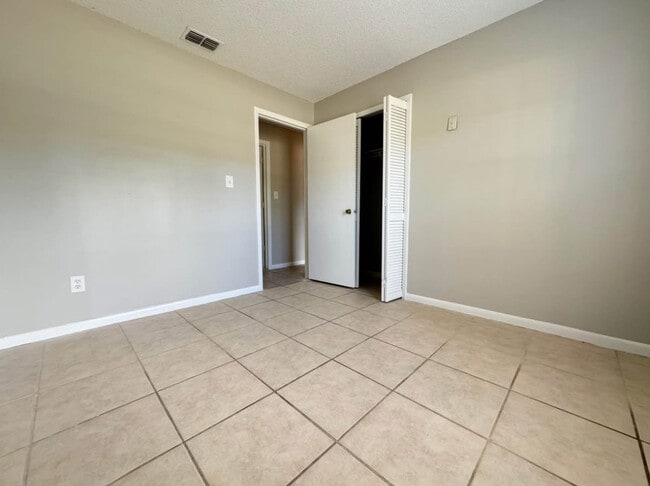 Building Photo - 2795 Lightwood St