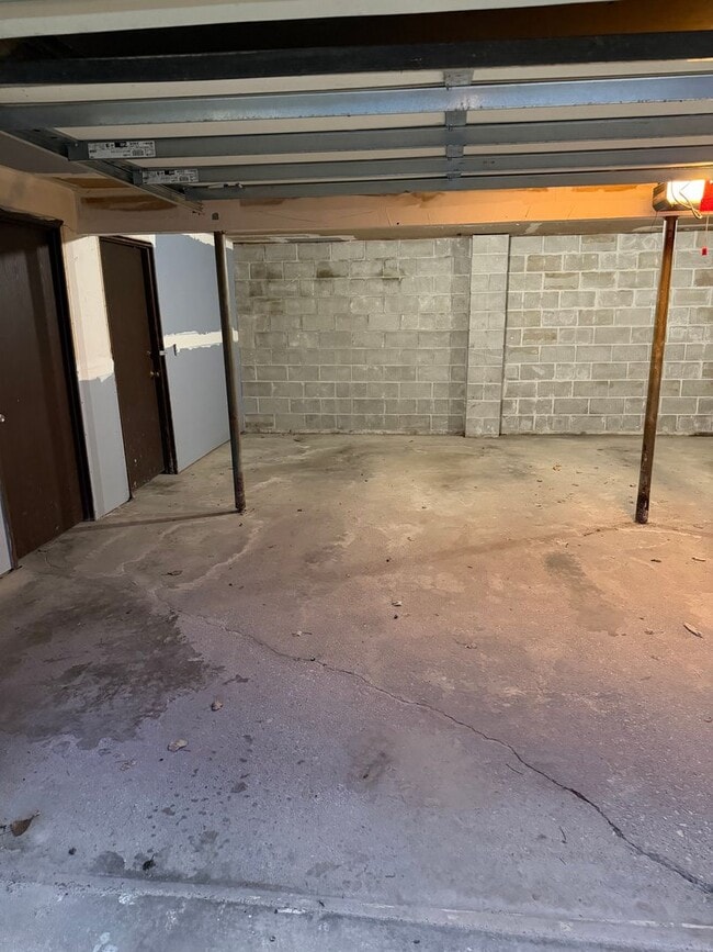 Building Photo - 3401 Blackhawk Rd