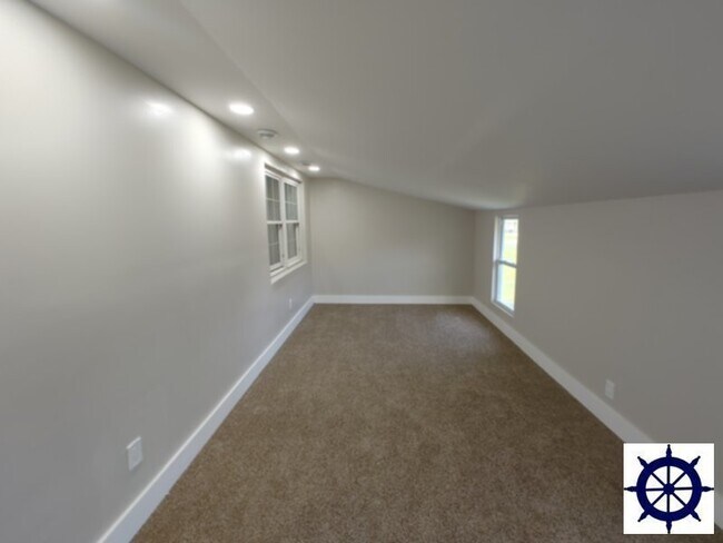 Building Photo - 505 H