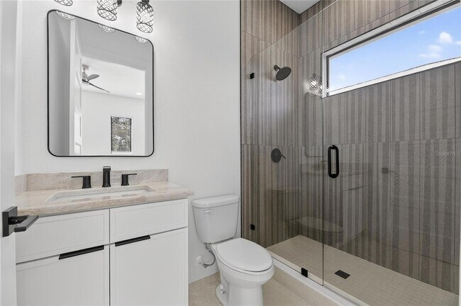 Building Photo - 2335 Oak Terrace