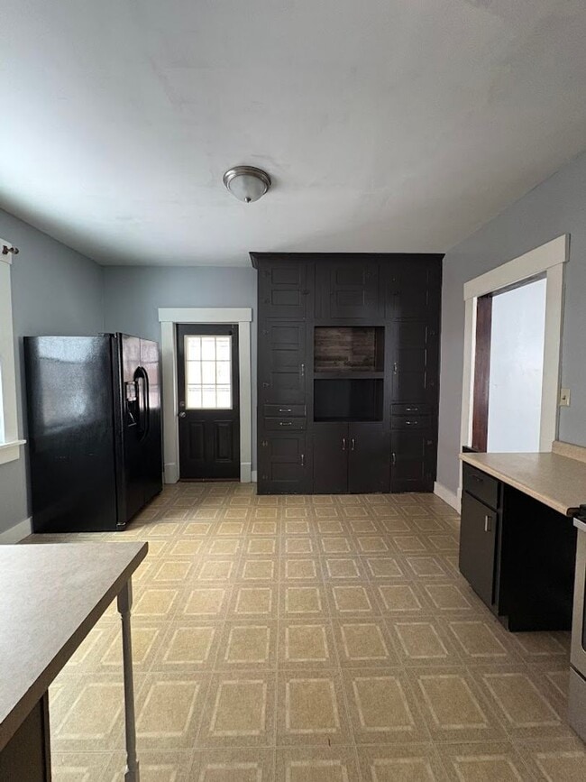 Building Photo - Large 3 bedroom home for rent - Massillon