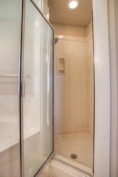 Building Photo - 824 Cherry Hills Dr