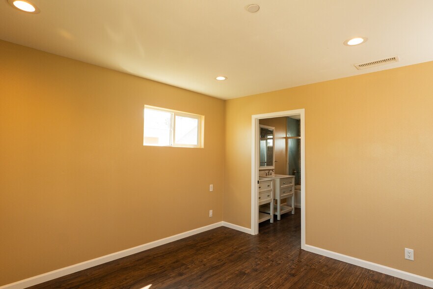 Master room - 938 S Bernal Ave