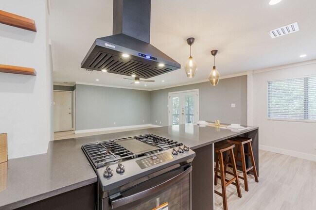 Building Photo - 7107 Barnsdale Way  Austin TX 78745
