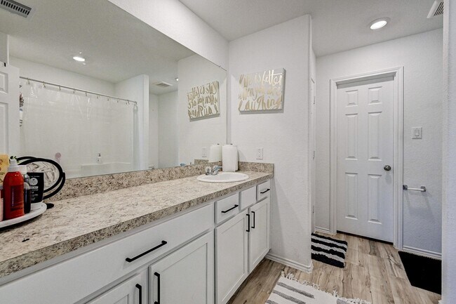 Building Photo - 1702 Campos Ct