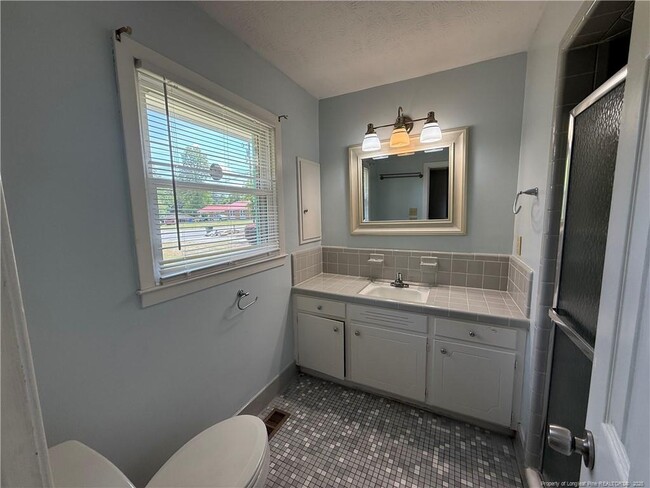 Building Photo - 611 Galloway Dr