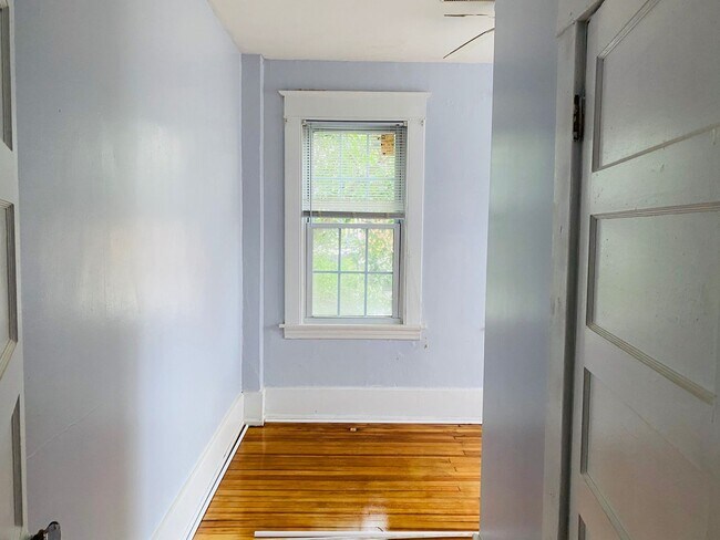 Building Photo - 119 N Robinson St