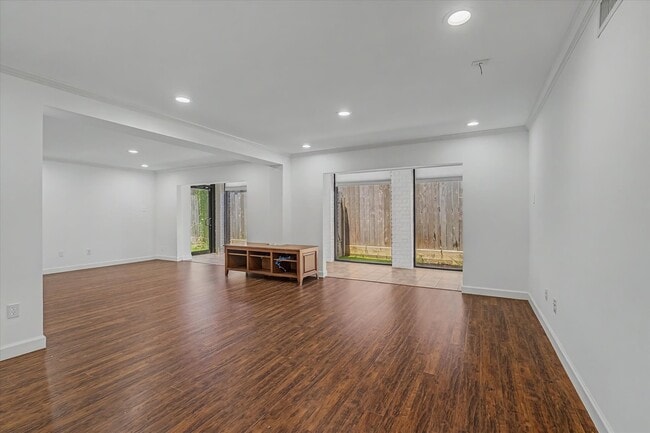 Building Photo - 7575 Katy Fwy