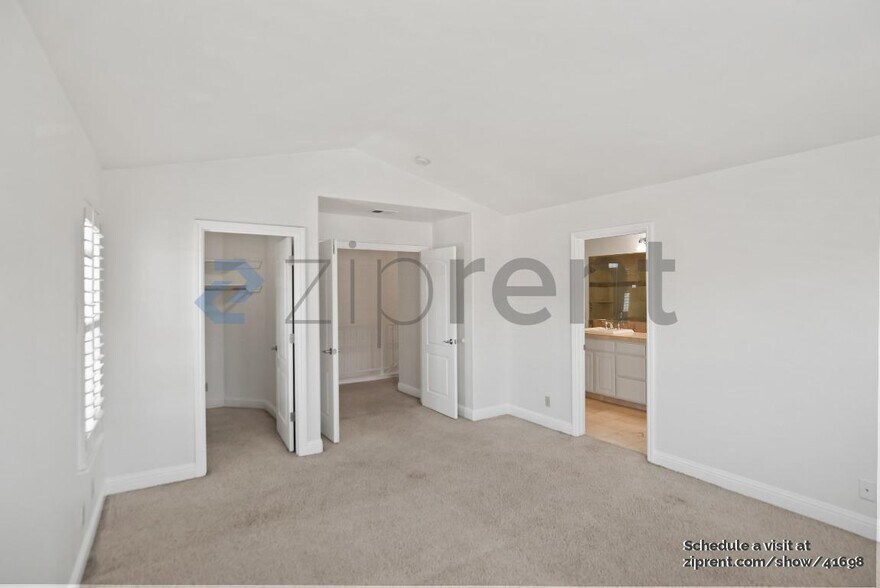 Building Photo - 742 Creekside Ct