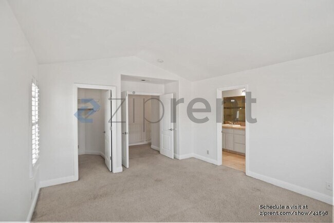 Building Photo - 742 Creekside Ct