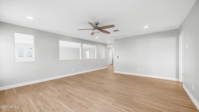 Building Photo - 4349 S Helix