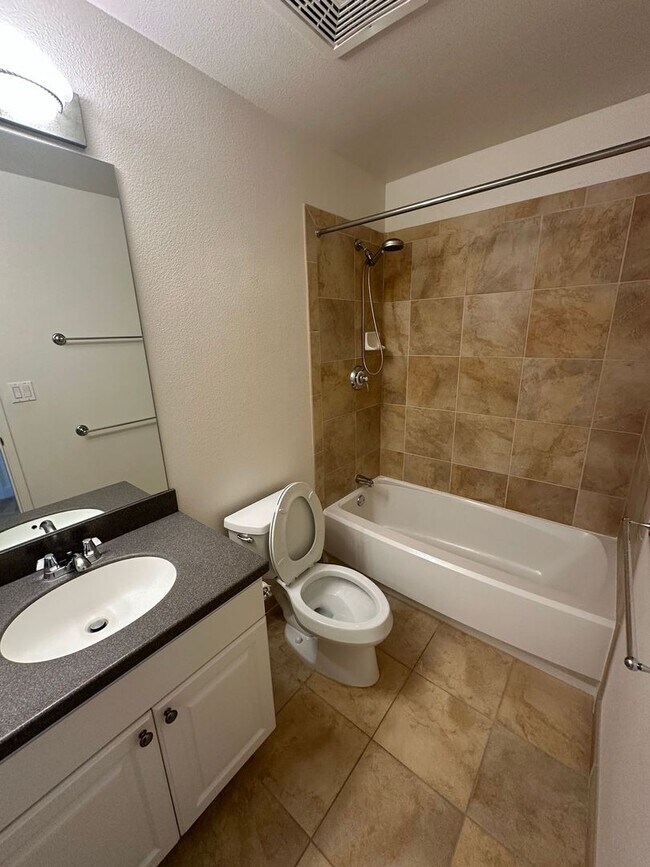 Building Photo - Beautiful 3 BD / 2 BA Townhome in Ko Olina!