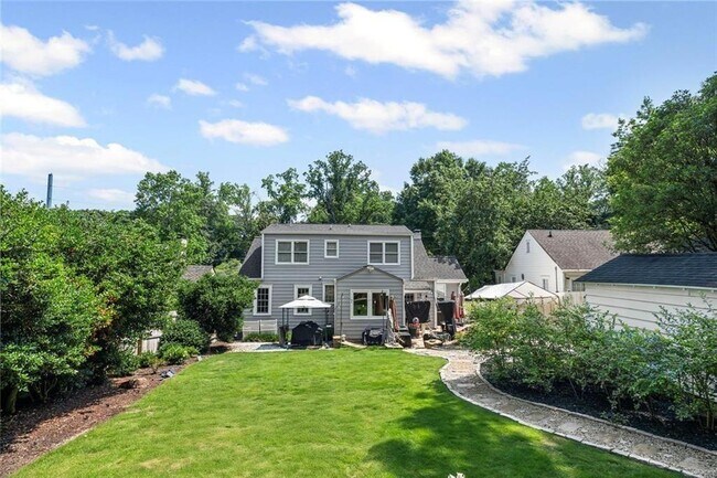 Building Photo - 346 Redland Rd NW