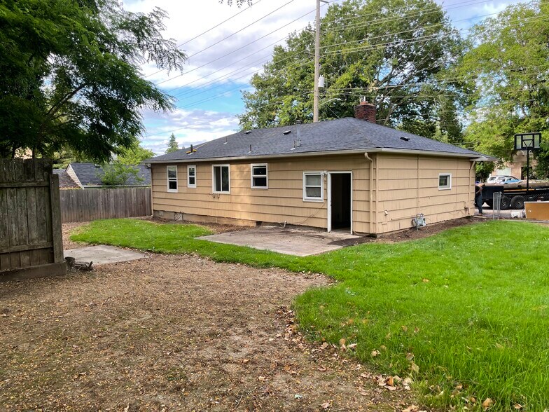 Building Photo - 5731 NE 60th Ave