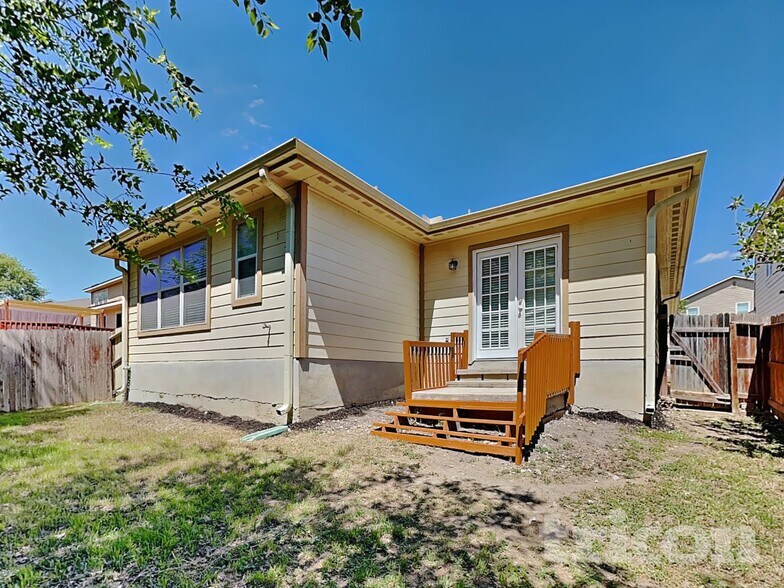 Building Photo - 9822 Vandenberg Way