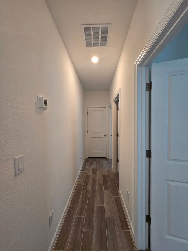 Building Photo - Beautiful 3-Bed, 2.5-Bath home in Tara Lane