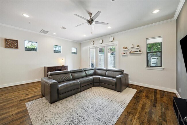 Building Photo - 4205 Koehler St