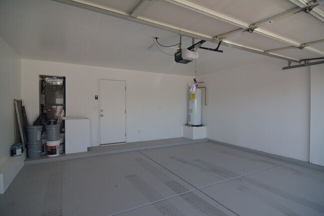 Building Photo - Remodeled 3 Bedroom 2.5 Bath House! West T...