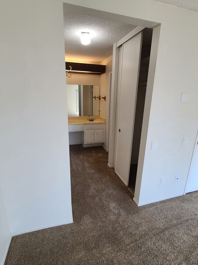 Building Photo - Beautiful 2BD/1BA – Natural Light - Mission Trails/San Carlos Area - Comfortable and Quiet