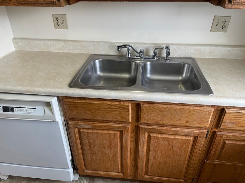 Building Photo - 820 State St