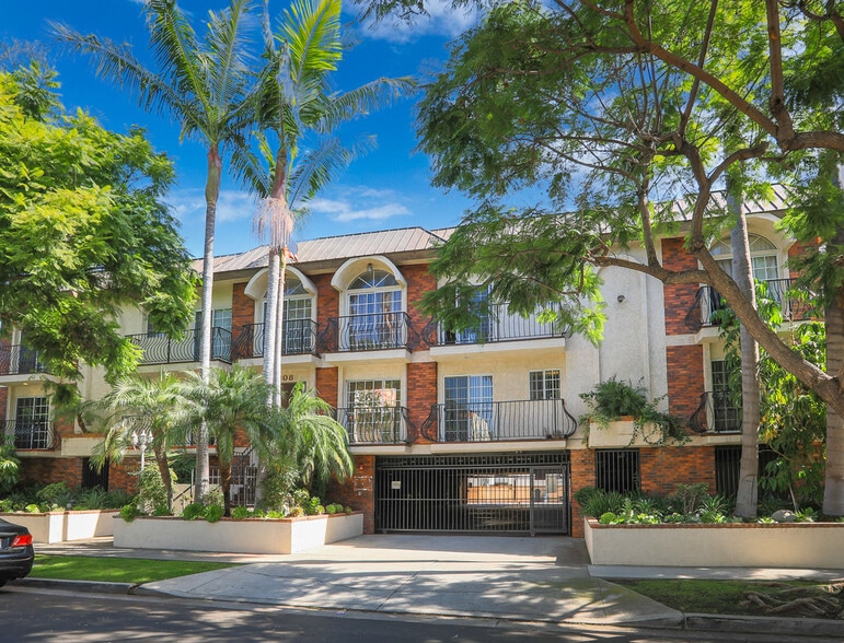 GATED GARAGE - 908 S Shenandoah St
