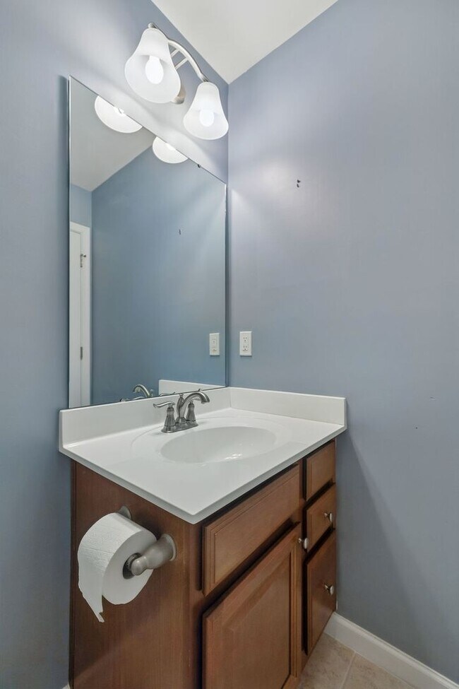 Building Photo - Charming and move-in ready 3-bedroom, 2.5-bath home