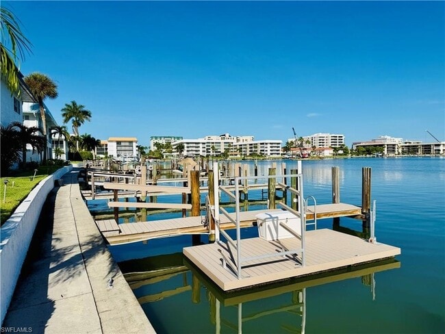 Building Photo - 333 Harbour Dr